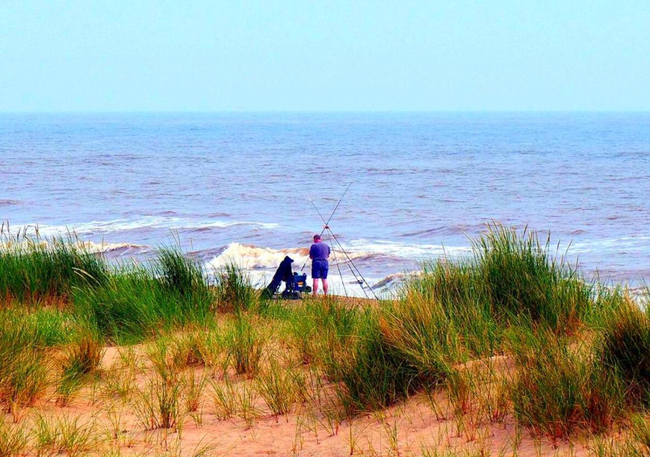 Romantic Lakeside Cottage By The Beach! With Super Cosy Log Burner! The Perfect Escape To Your Home From Home By The Sea! So Relaxing - You Won'T Want To Leave! Pet Friendly! Мейблторп Экстерьер фото